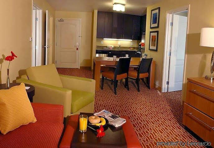 Towneplace Suites By Marriott Sacramento Розвилл Экстерьер фото